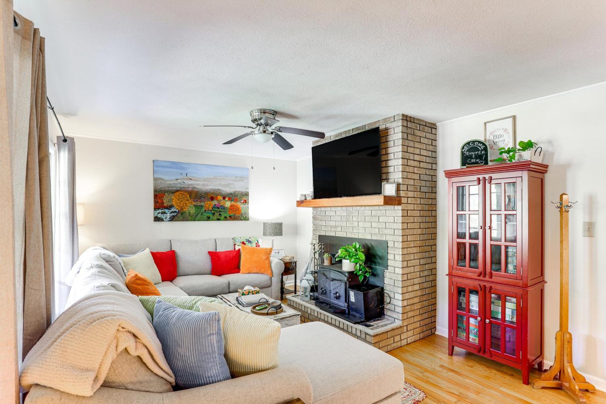 Updated Marshall Home With Fire Pit And Game Room! Екстериор снимка