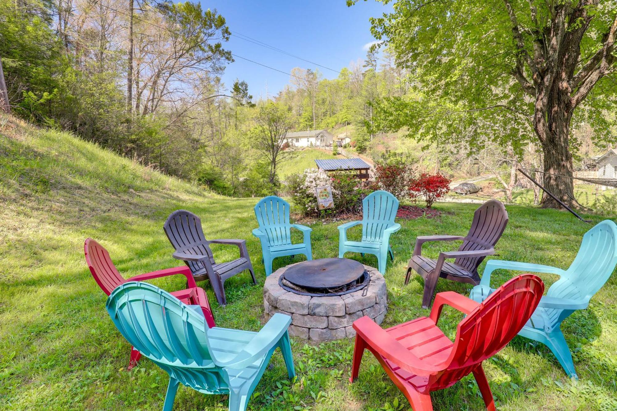 Updated Marshall Home With Fire Pit And Game Room! Екстериор снимка