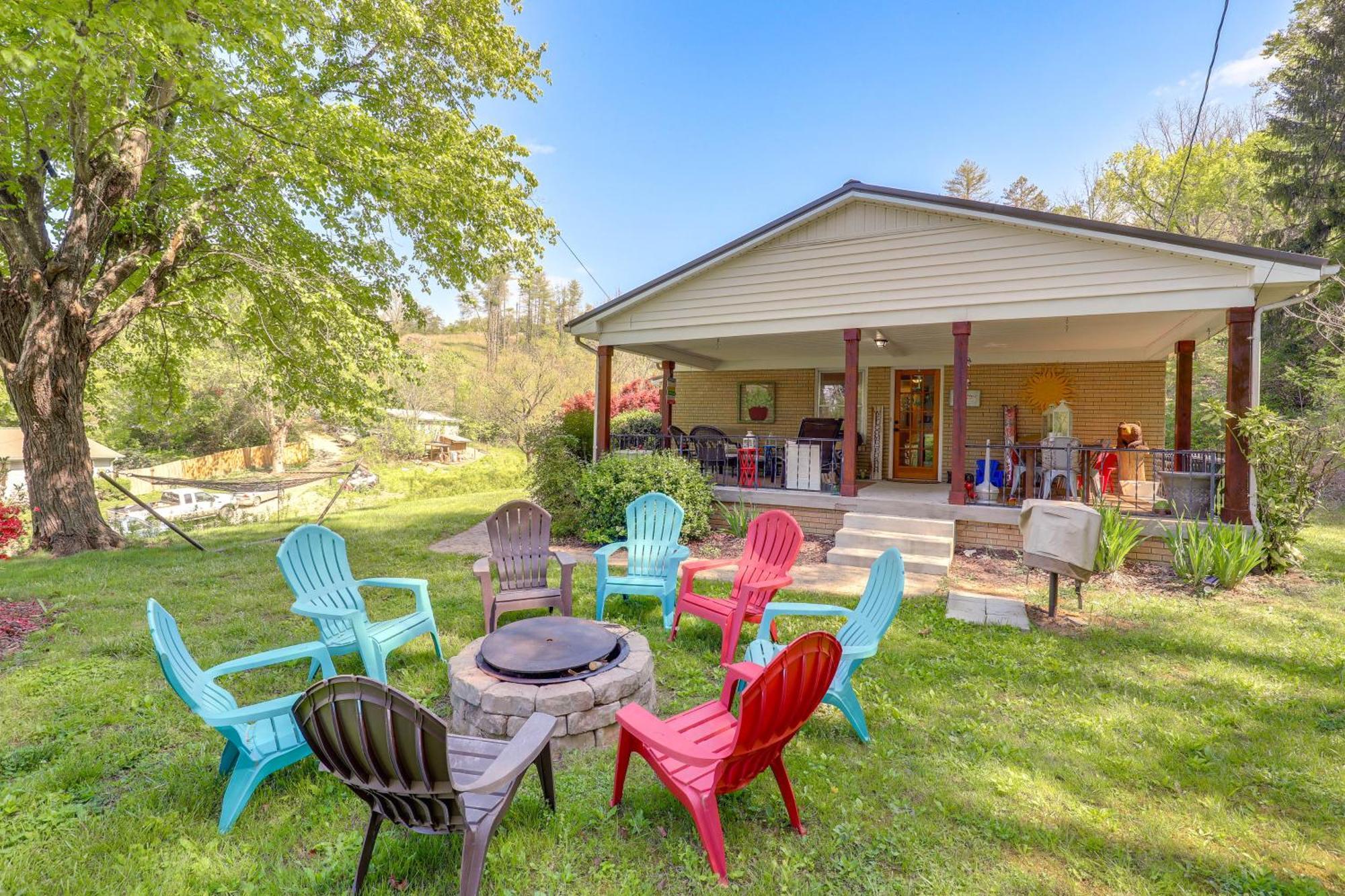 Updated Marshall Home With Fire Pit And Game Room! Екстериор снимка