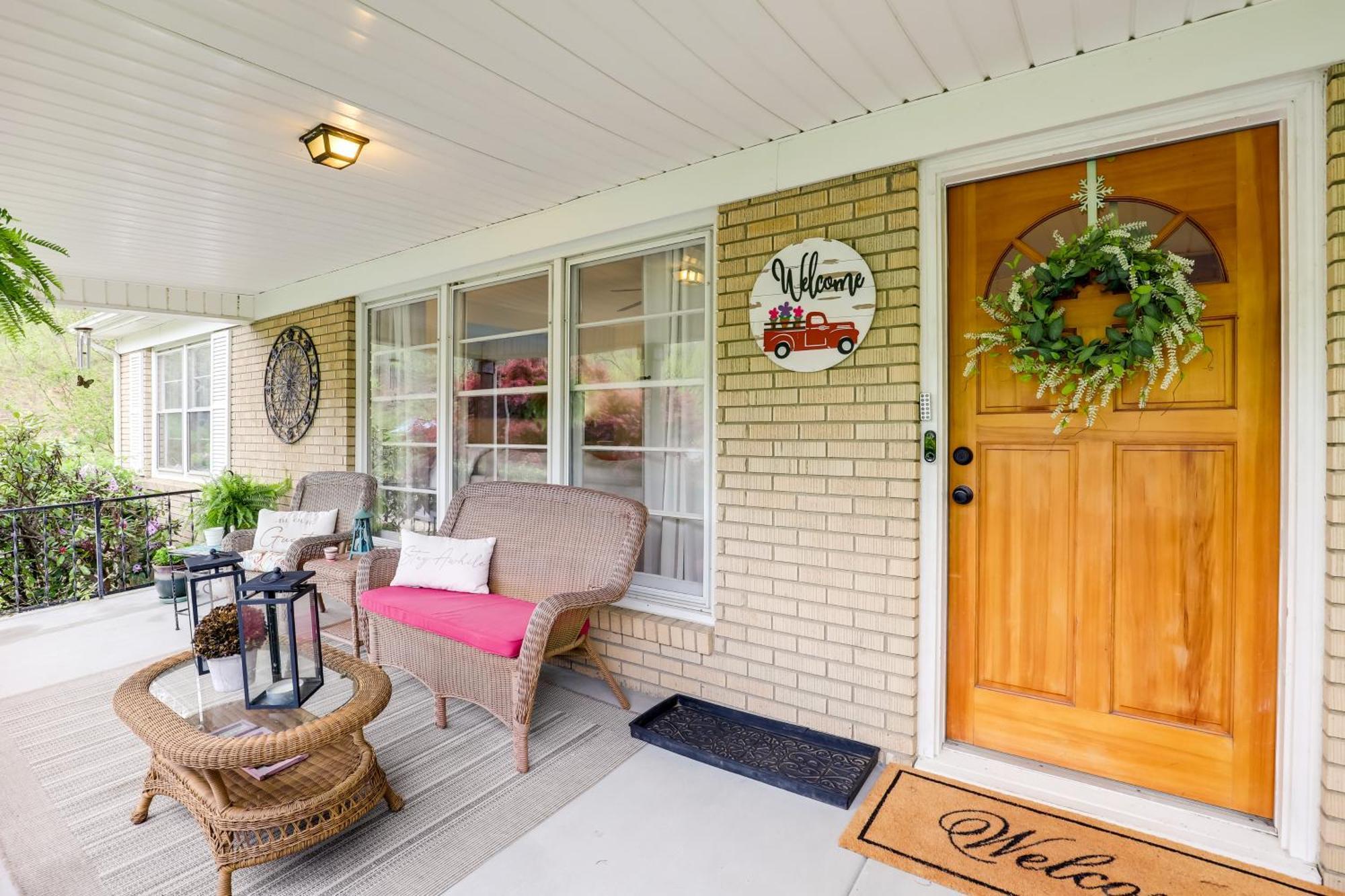 Updated Marshall Home With Fire Pit And Game Room! Екстериор снимка
