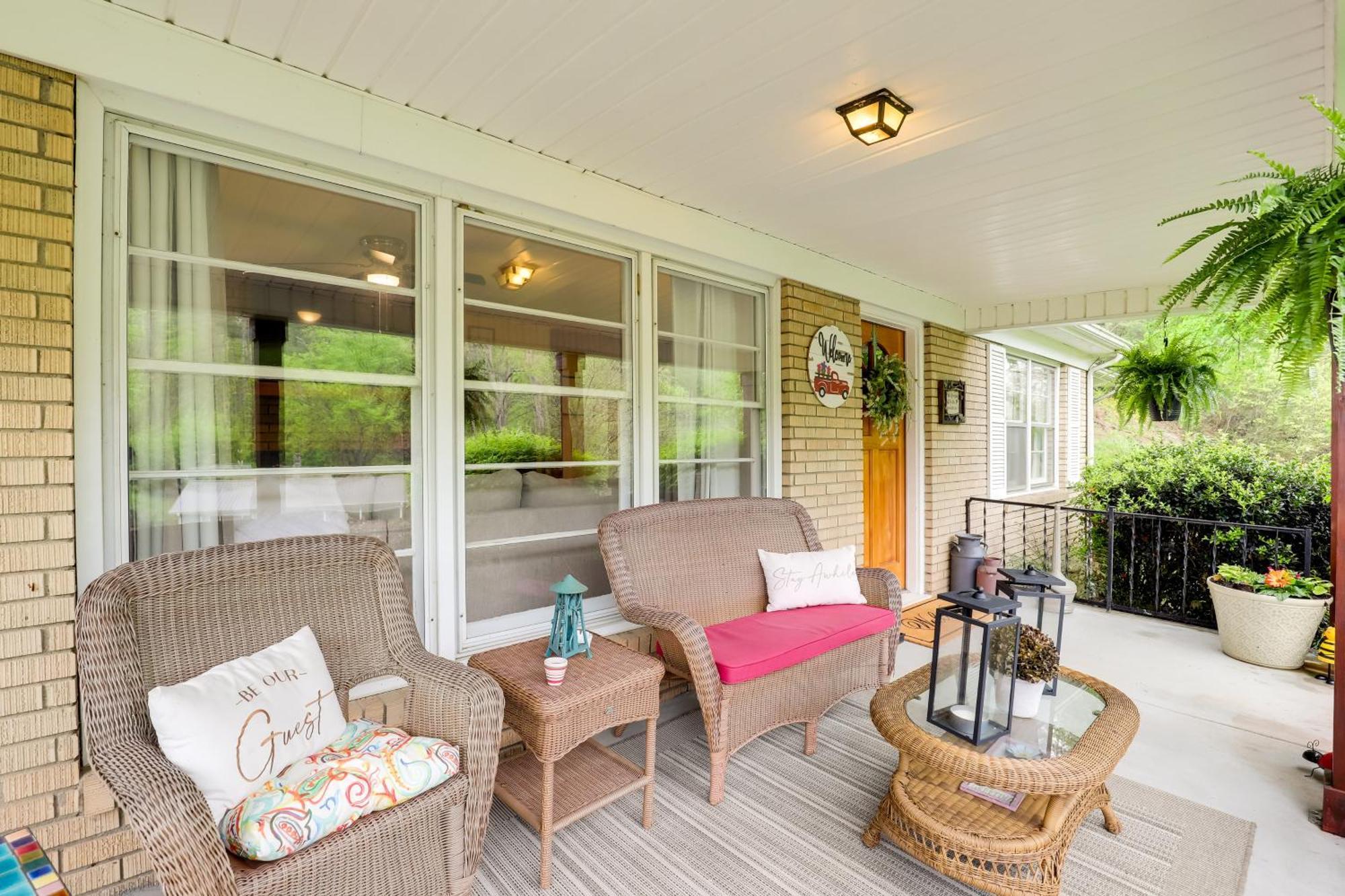 Updated Marshall Home With Fire Pit And Game Room! Екстериор снимка